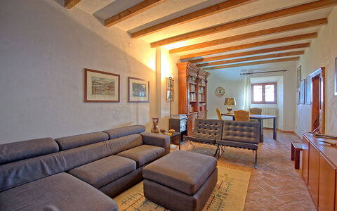 Villa Sorbaiano: Cornice, Mobilia, Proprietà, Costruzione, Finestra, Legna, Comfort, Interior Design, Soggiorno, Architettura