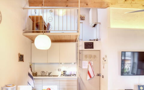 Studio Fede - Levanto: Proprietà, Mobilia, Costruzione, Finestra, Interior Design, Legna, Illuminazione, Soggiorno, Scaffalature, Casa