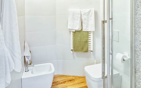 Studio Fede - Levanto: Rubinetto, Proprietà, Idraulico Fixture, Bagno, Prodotto, Lavandino Del Bagno, Viola, Rettangolo