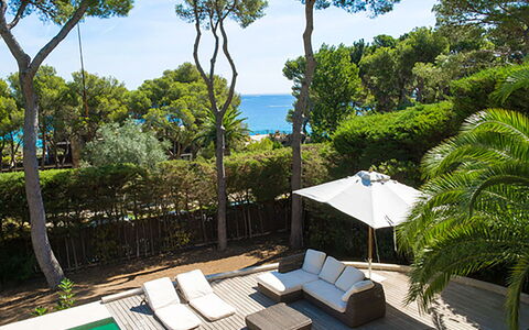 La Gargouille: Proprietà, Pianta, Costruzione, Cielo, Mobilia, Albero, Azzurro, Shade, Mobili Da Esterno, Piscina