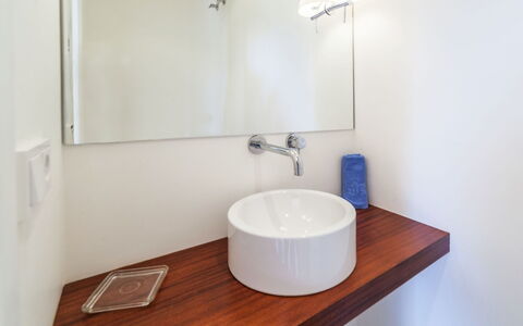 La Gargouille: Idraulico Fixture, Rubinetto, Proprietà, Mobilia, Lavandino Del Bagno, Lavello, Bagno, Rettangolo, Legna, Illuminazione