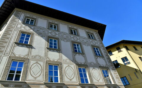 Appartamenti Troise: Cielo, Costruzione, Finestra, Blu, Azzurro, Casa, Urban Design, Proprietà Del Materiale, Zona Residenziale