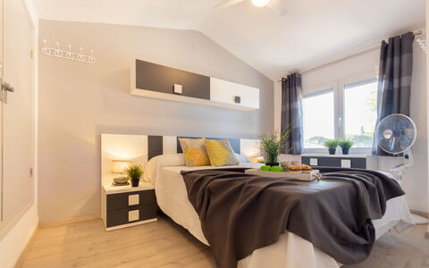 Salvagina 15: Tavolo, Proprietà, Mobilia, Pianta, Costruzione, Finestra, Legna, Interior Design, Architettura, Pianta Della Casa