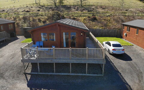 Loch Leven Lodge 11: Auto, Costruzione, Finestra, Pianta, Albero, Casa, Veicolo, Legna, Pendenza, Villetta