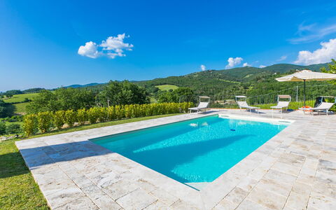 Casa 360: Acqua, Cielo, Nube, Giorno, Piscina, Blu, Azzurro, Costruzione, Rettangolo, Pianta