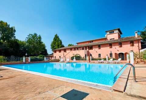 Agriturismo Il Molino Di Uncinano: Acqua, Cielo, Pianta, Proprietà, Piscina, Azzurro, Costruzione, Rettangolo, Albero, Architettura