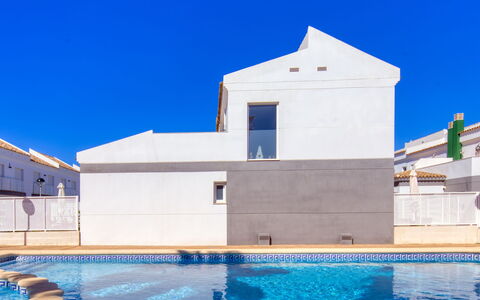 Dénia 836: Acqua, Cielo, Proprietà, Blu, Costruzione, Piscina, Azzurro, Tempo Libero, Immobiliare, Materiale Composito