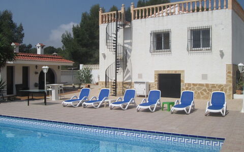 Consuelo: Acqua, Proprietà, Mobilia, Cielo, Pianta, Piscina, Costruzione, Azzurro, Finestra, Sedia