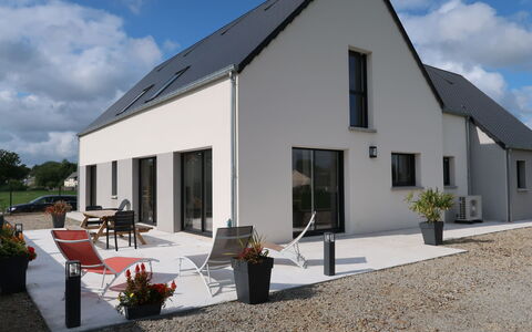 Bollevilla: Nube, Cielo, Pianta, Costruzione, Finestra, Shade, Interior Design, Lotto, Casa, Villetta