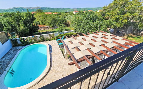 Joy on Countryside: Acqua, Proprietà, Cielo, Costruzione, Albero, Piscina, Mobili Da Esterno, Pianta, Località Balneare, Tempo Libero