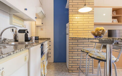 Torrepuerto: Cabinetry, Proprietà, Rubinetto, Controsoffitto, Legna, Interior Design, Cucina, Elettrodomestico Da Cucina, Architettura, Lavandino Della Cucina