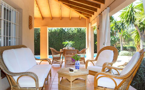 Flamenco: Mobilia, Proprietà, Pianta, Sedia, Tavolo, Shade, Legna, Interior Design, Mobili Da Esterno, Illuminazione