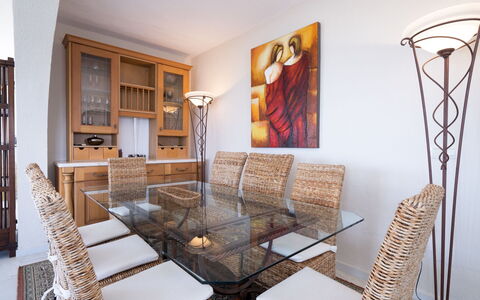 Cielo Azul: Mobilia, Proprietà, Cornice, Legna, Divano, Interior Design, Costruzione, Comfort, Soggiorno, Casa