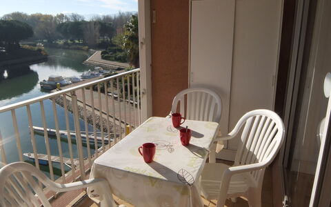Marina Village: Proprietà, Balcone, Camera, Portico, Casa, Mobilia, Sedia, Casa, Vacanza, Immobiliare