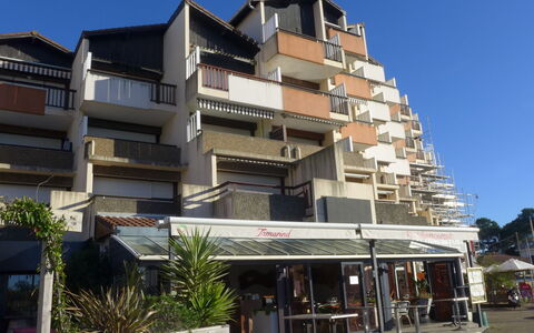 La Pecherie: Cielo, Pianta, Costruzione, Proprietà, Urban Design, Finestra, Condominio, Zona Residenziale, Immobiliare, Facciata