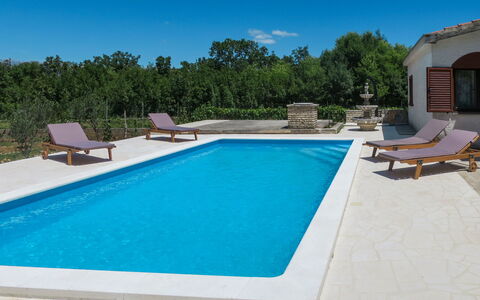 Čulina: Acqua, Cielo, Piscina, Costruzione, Pianta, Azzurro, Natura, Shade, Rettangolo, Sedia