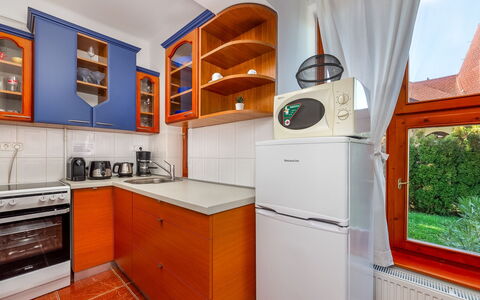 Kamilla: Cabinetry, Proprietà, Elettrodomestico Da Cucina, Controsoffitto, Cucina Stufa, Elettrodomestico, Cucina, Legna, Interior Design, Arancia