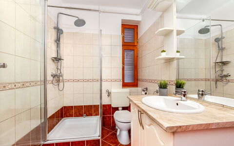 Kamilla: Specchio, Rubinetto, Idraulico Fixture, Lavello, Proprietà, Lavandino Del Bagno, Mobiletto Del Bagno, Costruzione, Soffione Doccia, Bagno
