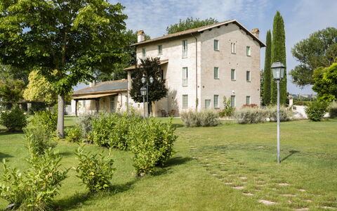 Villa Papiano: Pianta, Costruzione, Cielo, Finestra, Nube, Albero, Natura, Paesaggio Naturale, Vegetazione, Lotto