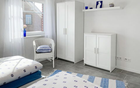 Rose: Mobilia, Blu, Azzurro, Comfort, Porta, Pavimentazione, Costruzione, Pavimento, Telaio Del Letto