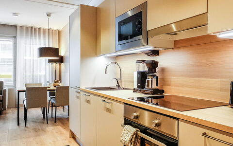Levin Kunkku B5: Interior Design, Controsoffitto, Mobilia, Pavimentazione, Cabinetry, Cucina, Legna, Elettrodomestico Da Cucina, Pavimento, Lampada