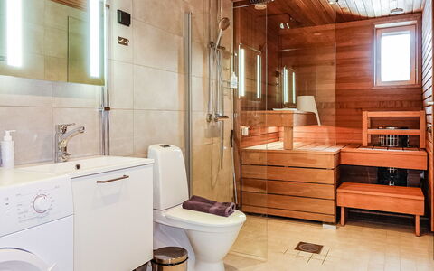 Levin Kunkku B5: Pavimentazione, Pavimento, Legna, Interior Design, Idraulico Fixture, Mobiletto Del Bagno, Lavello, Camera, Soffitto, Idraulico