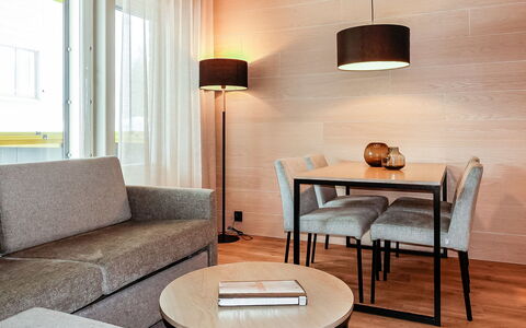 Levin Kunkku B5: Mobilia, Interior Design, Pavimentazione, Pavimento, Parete, Legna, Illuminazione, Camera, Casa, Marrone