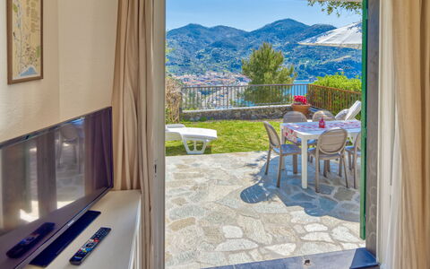 Marlà - Levanto: Mobilia, Proprietà, Finestra, Tavolo, Costruzione, Azzurro, Blu, Legna, Cielo, Interior Design