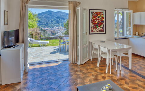 Marlà - Levanto: Tavolo, Proprietà, Mobilia, Azzurro, Legna, Pianta, Interior Design, Soggiorno, Pavimentazione, Pavimento