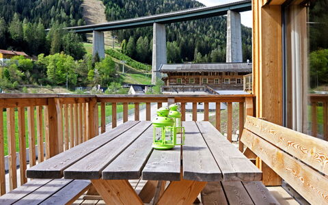 Steinach am Brenner 130: Mobilia, Tavolo, Cielo, Pianta, Costruzione, Legna, Albero, Portico, Interior Design, Recinzione