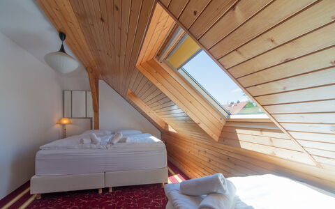 Sudoměřice: Legna, Pavimento, Pavimentazione, Color Legno, Camera Da Letto, Latifoglie, Bedding, Lenzuolo, Letto, Cuscino