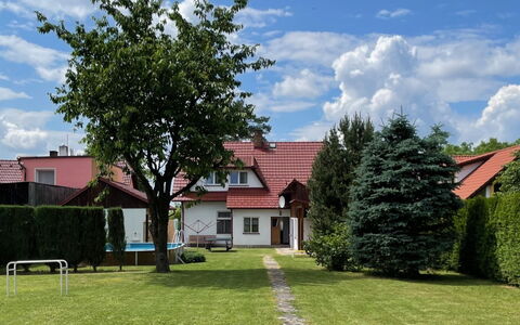 Sudoměřice: Nube, Pianta, Cielo, Costruzione, Proprietà, Finestra, Albero, Lotto, Erba, Casa