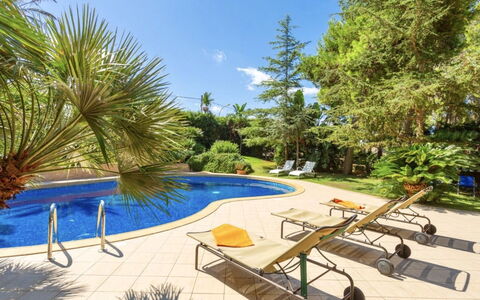 Vittoria: Pianta, Acqua, Cielo, Proprietà, Comunita 'Impianto, Piscina, Shade, Mobili Da Esterno, Paesaggio Naturale, Albero