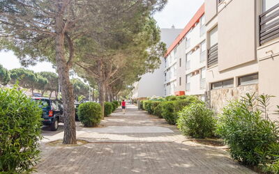 Saint Cyprien 580: Acqua, Pianta, Costruzione, Giorno, Proprietà, Cielo, Piscina, Azzurro, Albero, Corpo D'Acqua