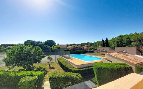 Tennis Résidence: Appartamento, Architettura, Zona Residenziale, Condominio, Materiale Composito, Urban Design, Balcone, Uso Misto, Shade
