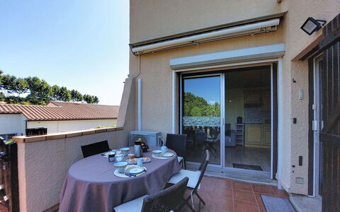 Tennis Résidence: Appartamento, Architettura, Zona Residenziale, Condominio, Materiale Composito, Urban Design, Balcone, Uso Misto, Shade