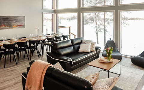 Villa Kallas: Mobilia, Interior Design, Pavimentazione, Legna, Pavimento, Sedia, Divano, Tavolo, Pavimento In Legno, Soggiorno