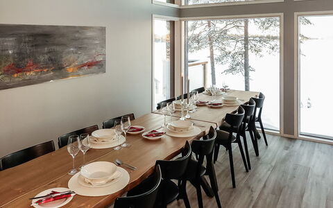 Villa Kallas: Mobilia, Interior Design, Pavimentazione, Tavolo, Legna, Sedia, Pavimento, Cucina & Sala Da Pranzo Tavolo, Pavimento In Legno, Sala Da Pranzo