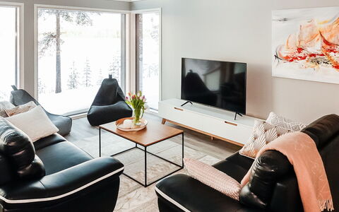 Villa Kallas: Mobilia, Interior Design, Pavimentazione, Divano, Soggiorno, Pavimento, Illuminazione, Camera, Casa, Televisione