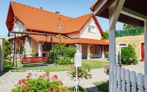Balatonbereny 600: Costruzione, Casa, Zona Residenziale, Casa, Tetto, Facciata, Architettura, Villetta, Tenda