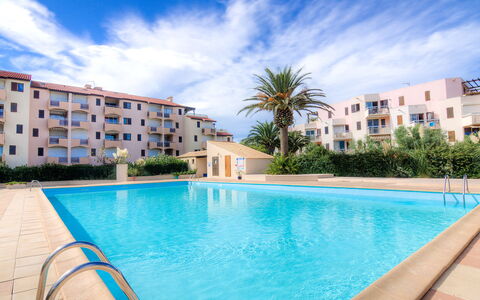 Saint Cyprien 660: Nube, Acqua, Cielo, Costruzione, Pianta, Giorno, Proprietà, Finestra, Piscina, Natura