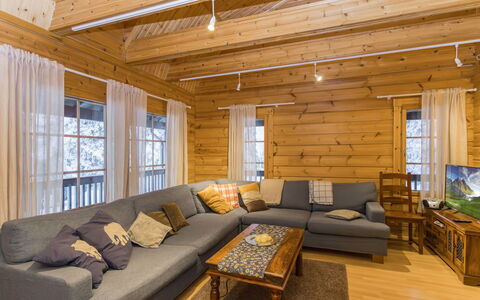 Pyryruka 2: Pavimentazione, Legna, Interior Design, Pavimento, Pavimento In Legno, Soffitto, Mobilia, Latifoglie, Divano, Color Legno