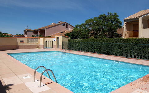Saint Cyprien 700: Acqua, Cielo, Nube, Pianta, Piscina, Azzurro, Costruzione, Finestra, Shade, Rettangolo
