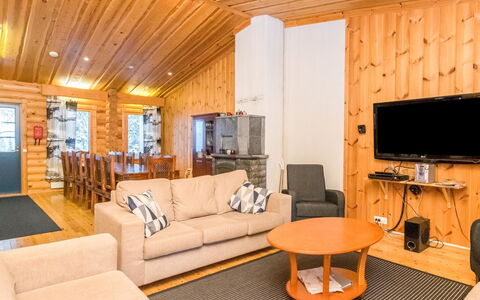 Karhunpesä a: Area Rurale, Hill Station, Villaggio, Catena Montuosa, Valle, Paesino Di Montagna, Alpi, Eco Hotel, Balcone, Hotel