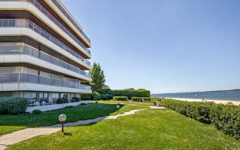 Arcachon 525: Cielo, Pianta, Costruzione, Acqua, Erba, Urban Design, Tempo Libero, Paesaggio, Condominio, Palazzone