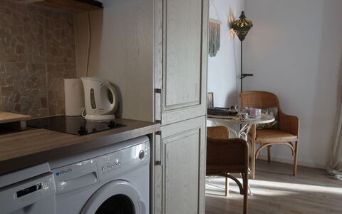 Saint Cyprien 770: Lavanderia, Asciugatrice, Cabinetry, Proprietà, Lavatrice, Elettrodomestico Da Cucina, Legna, Costruzione, Interior Design, Cucina