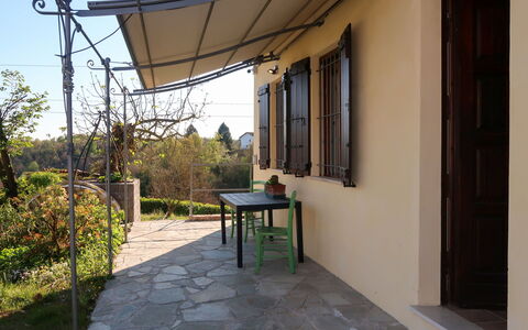 La Vallia: Pianta, Proprietà, Cielo, Costruzione, Shade, Finestra, Interior Design, Legna, Albero, Manto Stradale