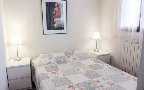 Les Catalanes du Golf: Camera Da Letto, Letto, Camera, Proprietà, Mobilia, Lenzuolo, Telaio Del Letto, Bedding, Materasso, Pavimento