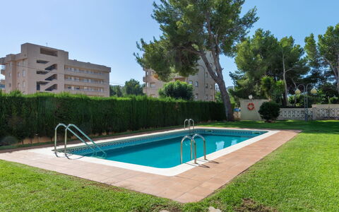 Miranda: Pianta, Acqua, Cielo, Costruzione, Albero, Piscina, Erba, Condominio, Tempo Libero, Urban Design
