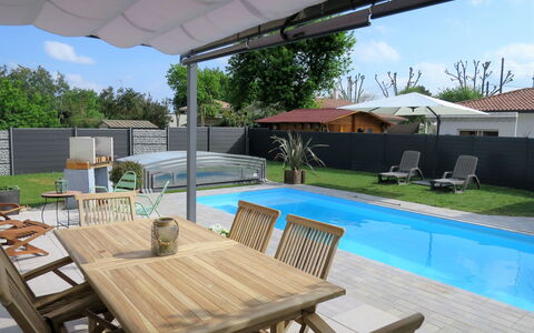 Villa Camélia: Acqua, Pianta, Proprietà, Mobilia, Sedia, Tavolo, Piscina, Nube, Azzurro, Cielo